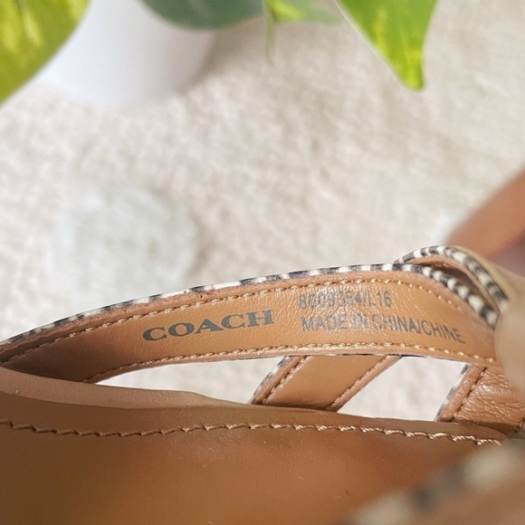 Coach Kiki Heels NWOT - Picture 5 of 10